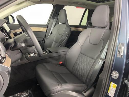 2025 Volvo XC90 B6 Plus 7-Seater