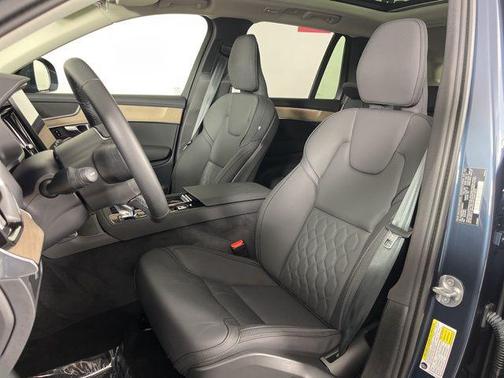 2025 Volvo XC90 B6 Plus 7-Seater