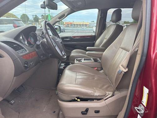 Brilliant Black Crystal Pearlcoat 2014 Chrysler Town & Country Touring-L