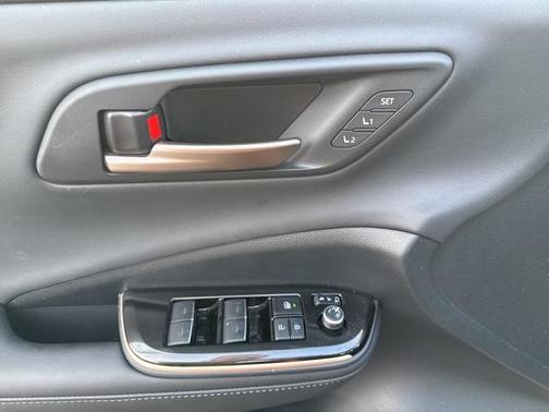 2025 Toyota Crown Signia Limited