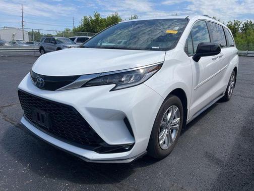 Ice Cap 2023 Toyota Sienna XSE 7 Passenger