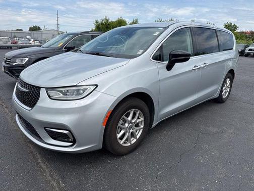 Silver Mist Clearcoat 2024 Chrysler Pacifica Touring L