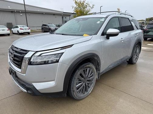 2024 Nissan Pathfinder SL 4WD