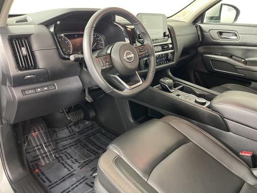 2024 Nissan Pathfinder SL 4WD