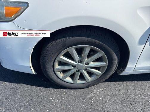Super White 2011 Toyota Camry XLE