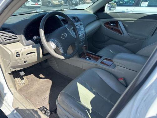 Super White 2011 Toyota Camry XLE