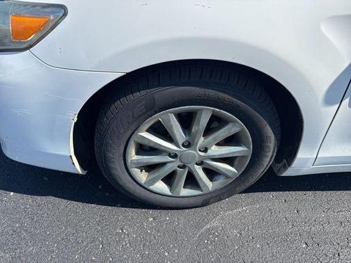 Super White 2011 Toyota Camry XLE