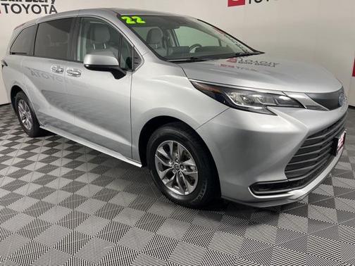 2022 Toyota Sienna LE