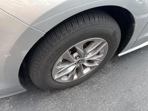 2022 Toyota Sienna LE