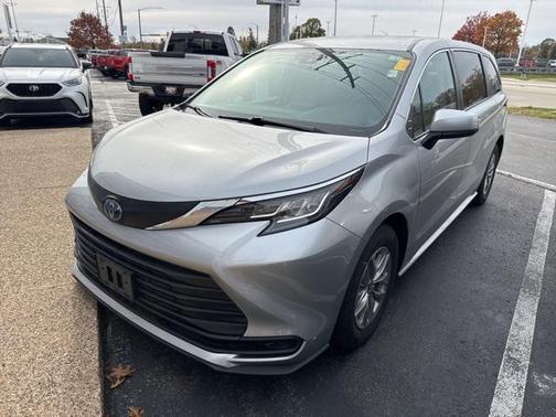 2022 Toyota Sienna LE
