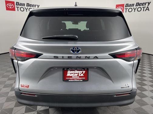 2022 Toyota Sienna LE