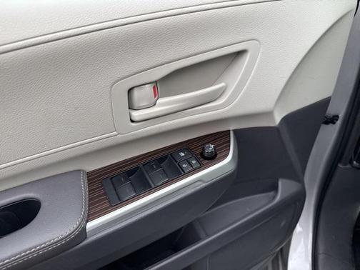 2022 Toyota Sienna LE