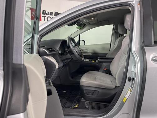 2022 Toyota Sienna LE