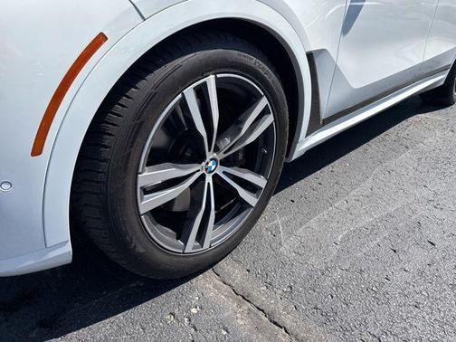 Alpine White 2023 BMW X7 xDrive40i