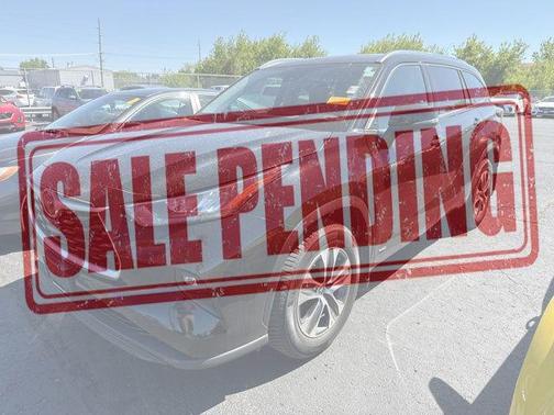 Midnight Black Metallic 2020 Toyota Highlander Hybrid XLE