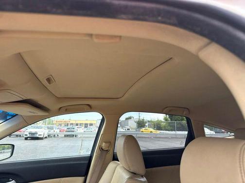 White Diamond Pearl 2011 Honda Accord Crosstour EX-L