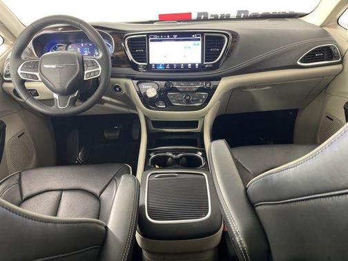 Brilliant Black Crystal Pearlcoat 2022 Chrysler Pacifica Hybrid Limited