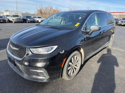 2022 Chrysler Pacifica Hybrid Limited