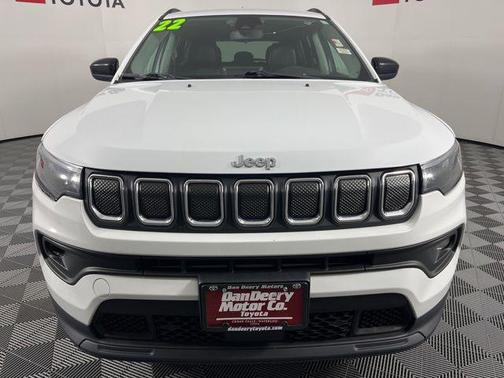 Bright White Clearcoat 2022 Jeep Compass Latitude