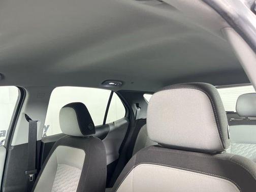 Silver Ice Metallic 2021 Chevrolet Equinox LS