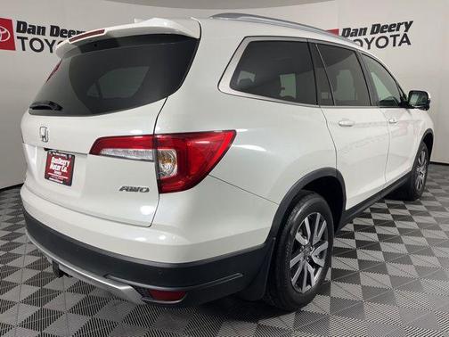 Platinum White Pearl 2022 Honda Pilot AWD Black Edition