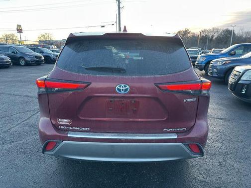 2022 Toyota Highlander Hybrid Platinum