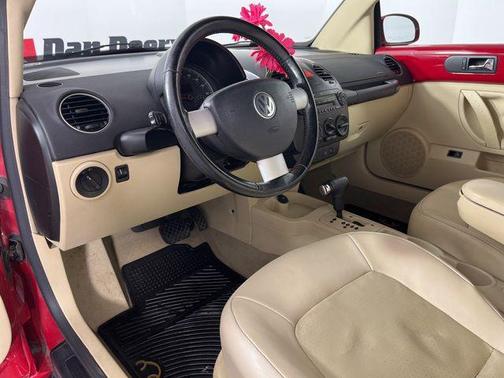 2009 Volkswagen New Beetle S