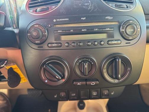 2009 Volkswagen New Beetle S