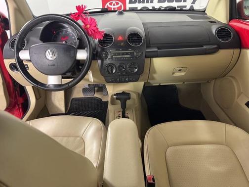 2009 Volkswagen New Beetle S