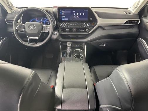 2023 Toyota Highlander Hybrid Platinum