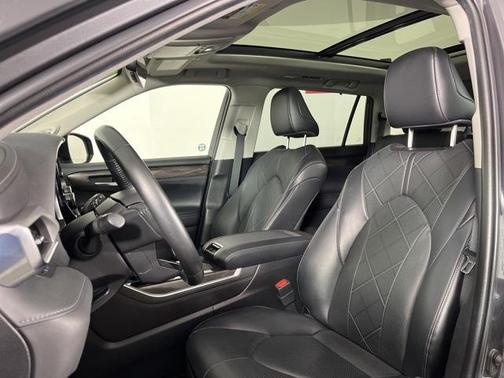 2023 Toyota Highlander Hybrid Platinum