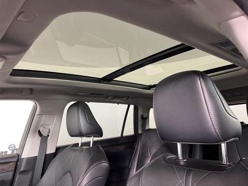 2023 Toyota Highlander Hybrid Platinum