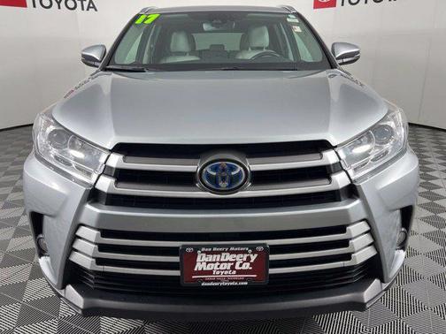 Celestial Silver Metallic 2017 Toyota Highlander Hybrid XLE