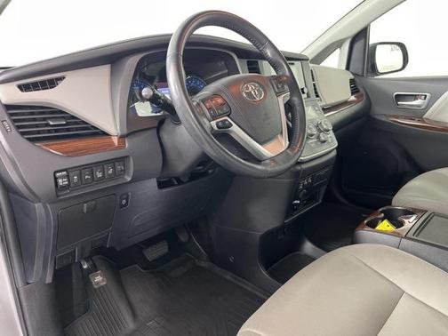 2017 Toyota Sienna Limited Premium