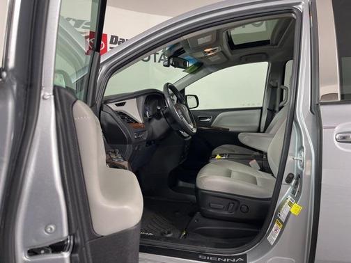 2017 Toyota Sienna Limited Premium