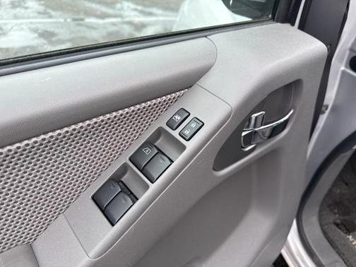 2008 Nissan Frontier LE Crew Cab