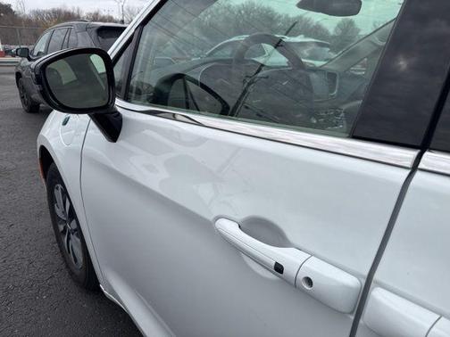 2024 Chrysler Pacifica Hybrid Select