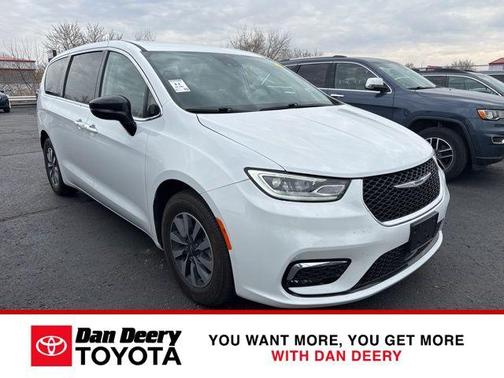 2024 Chrysler Pacifica Hybrid Select