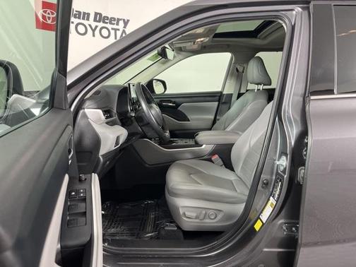 2022 Toyota Highlander Hybrid XLE
