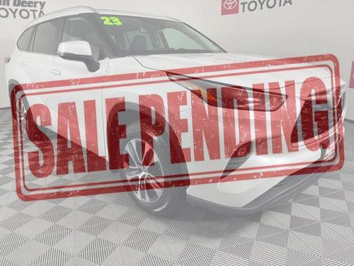 Wind Chill Pearl 2023 Toyota Highlander XLE
