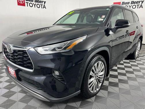 Midnight Black Metallic 2022 Toyota Highlander Platinum