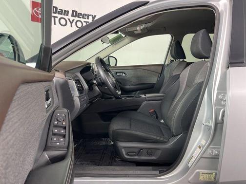 Brilliant Silver Metallic 2021 Nissan Rogue SV
