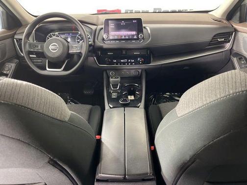 Brilliant Silver Metallic 2021 Nissan Rogue SV