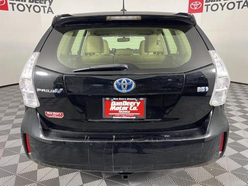 2014 Toyota Prius v Five
