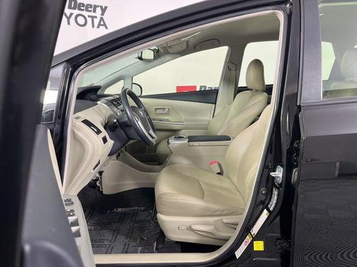 2014 Toyota Prius v Five