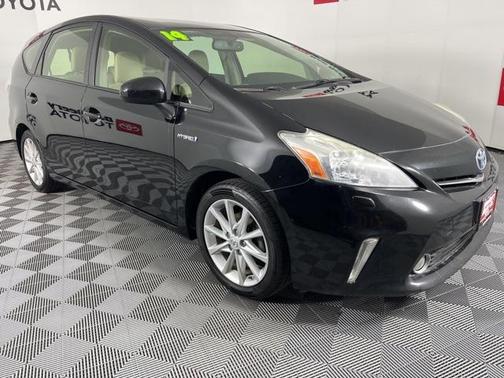 2014 Toyota Prius v Five