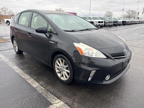 2014 Toyota Prius v Five