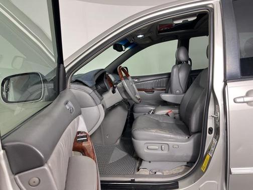 2005 Toyota Sienna XLE Limited