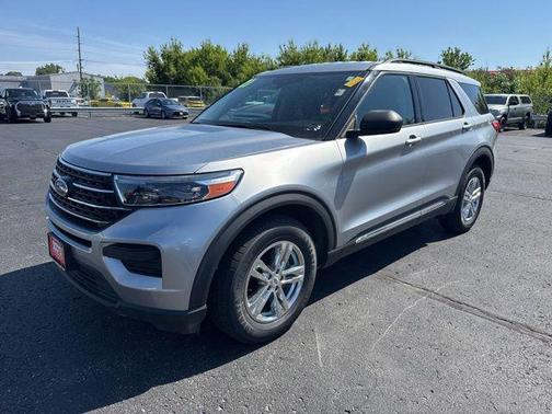 Iconic Silver Metallic 2021 Ford Explorer XLT