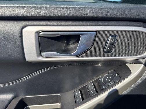 Iconic Silver Metallic 2021 Ford Explorer XLT